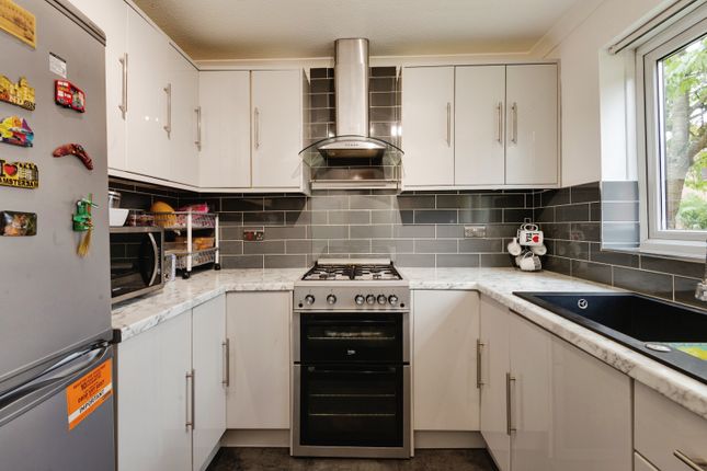 Flat for sale in Vicarage Way, Slough