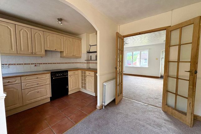 6, Hazelwood Close, Devon photo 3