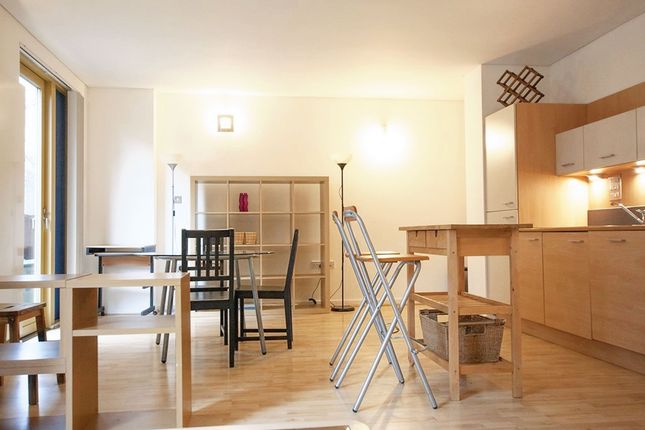 Flat 2, Farnsworth Court West Parkside, London photo 4