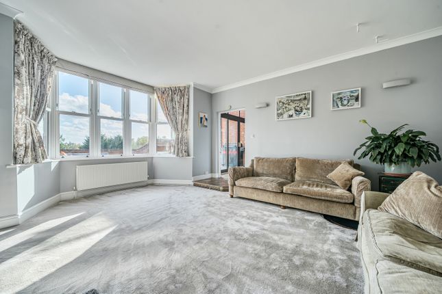 Ravenswing,, Whitmead Road, Farnham photo 3