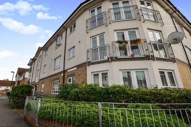 Flat to rent in St. Helens Place, Leyton