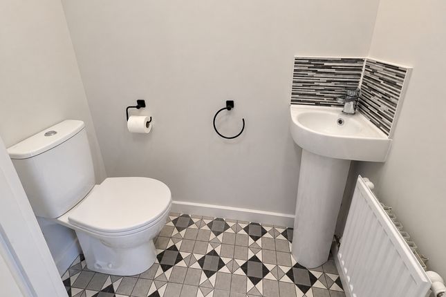 78, Blossom Way, Salford photo 5