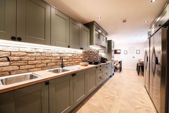 Kitchendownstairs1.Jpg