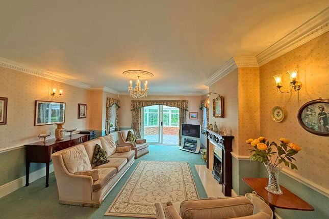 5, Thompson Close, Scarborough photo 3