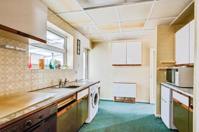 13, Deene Close, Banbury photo 4