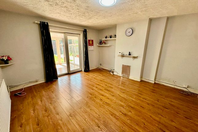 10, Rookwood Terrace, LEEDS photo 3