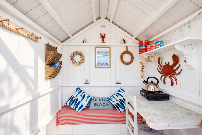 Beach hut 12 Clifflands, Felixstowe photo 3