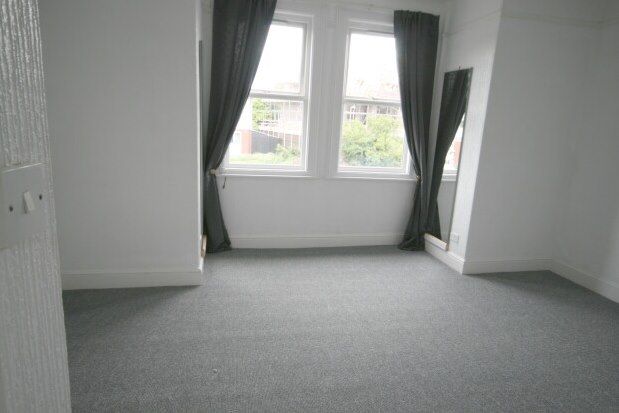 Flat to rent in Lang Lane, Wirral