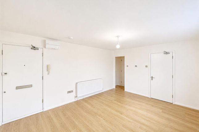 24, Kilberry Close, Isleworth photo 2