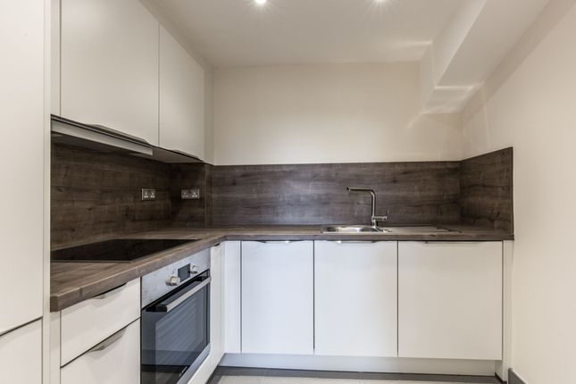 Thumbnail Flat to rent in Stirling Way, Welwyn Garden City