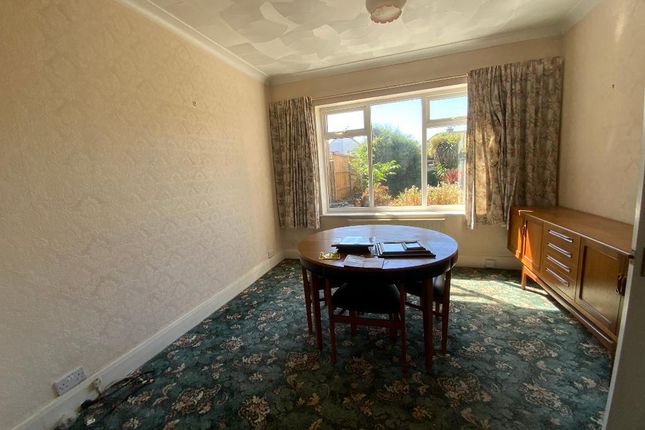 256 Wennington Road, Rainham photo 4