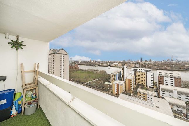 Flat for sale in Midship Point, The Quarterdeck, London