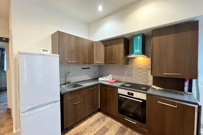 1-bed flat on 58B, Valentines Road, Ilford, £270,000