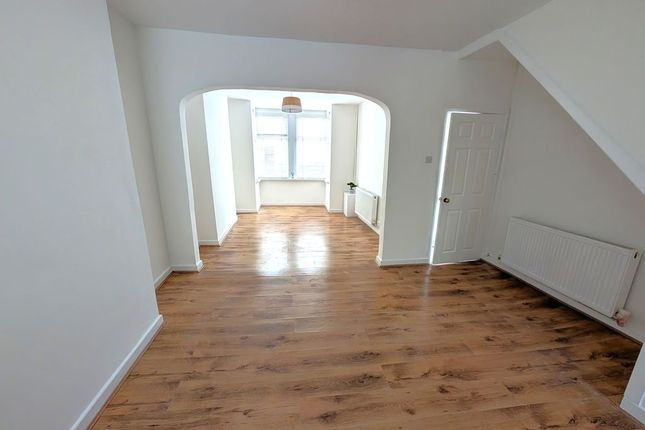 30, White Street, Caerphilly photo 3