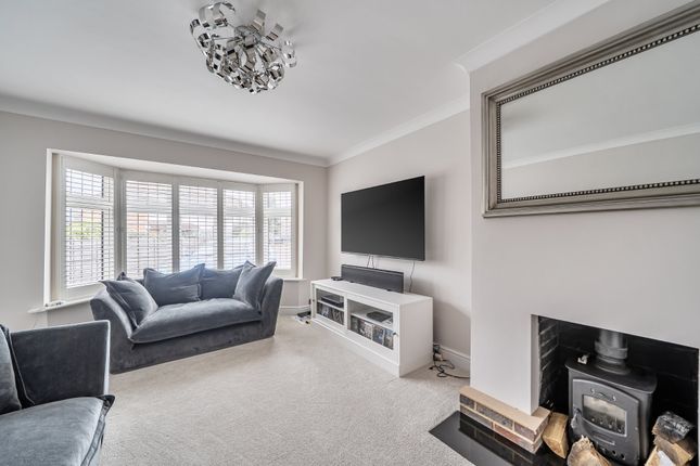 4, Eden Close, Surrey photo 2