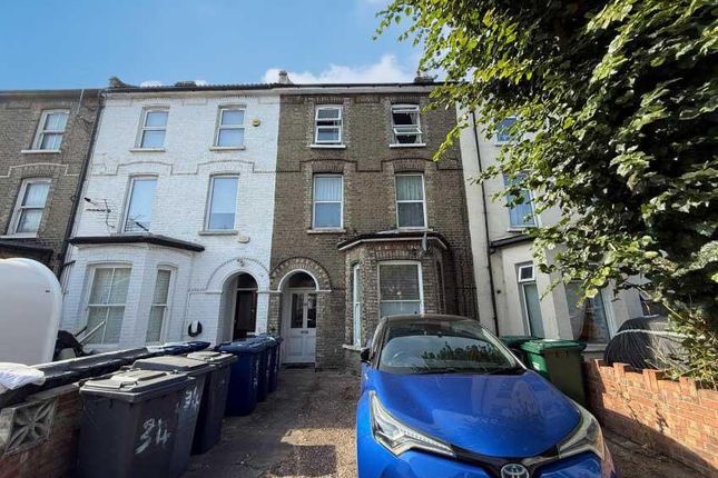 2-bed flat on 34a, Lichfield Road, London, £300,000