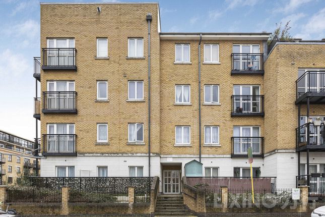 Flat for sale in Candle Street, Limehouse