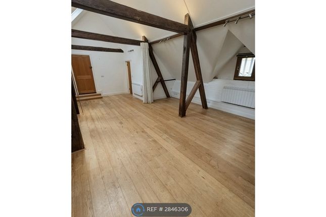 Flat, The Granary North St, Dorking photo 3