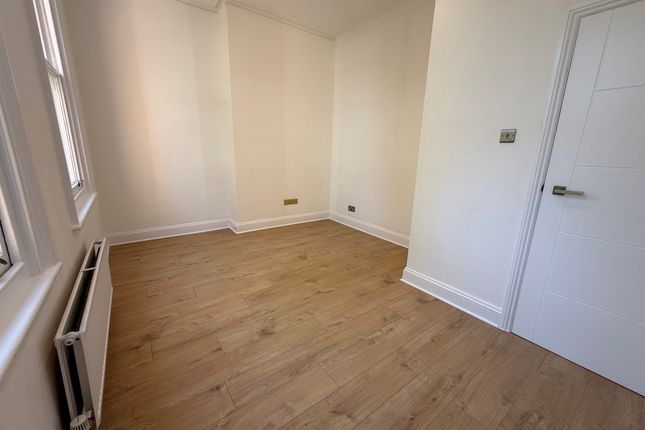 50, Hove photo 4