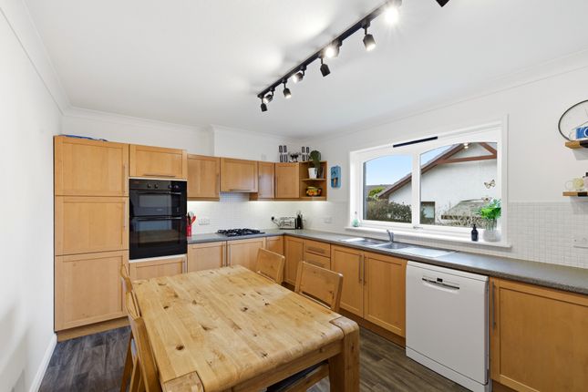 53, Hogarth Drive, Cupar photo 4
