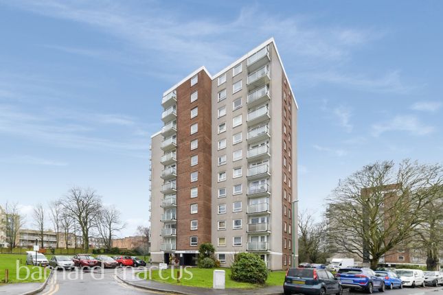 Flat to rent in Basinghall Gardens, Sutton