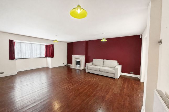 6, Robert Way, Colchester photo 3