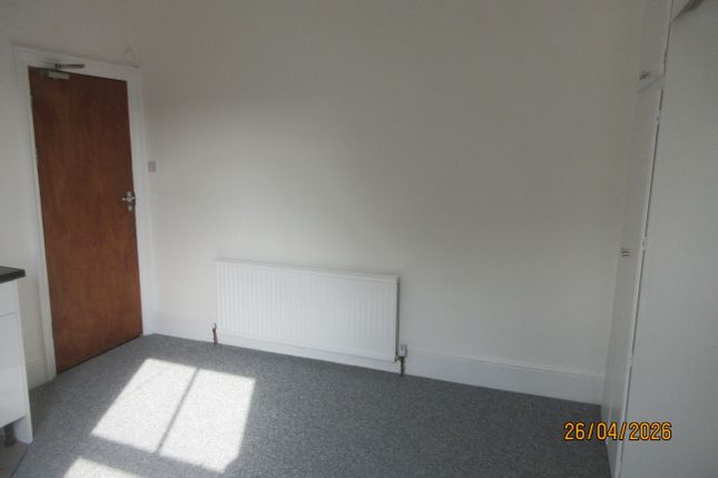 24, Forest Drive West, Leytonstone photo 3