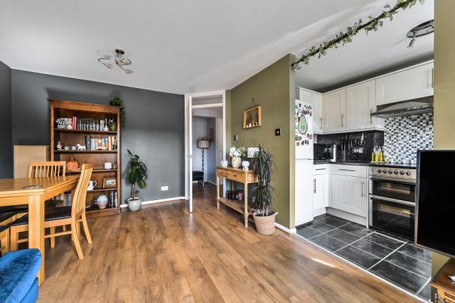 12 Rex Court,, Haslemere, Surrey photo 3