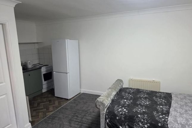 Cayton Road, Greenford photo 2