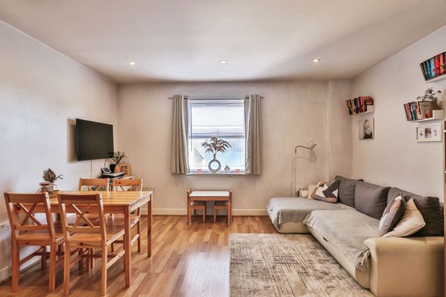 Flat 46, 124, Commercial Road, Dorset photo 2