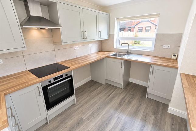 20, Lower Landemans, Westhoughton photo 4