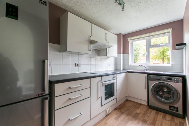 Flat to rent in St. Peters Close, Cheltenham