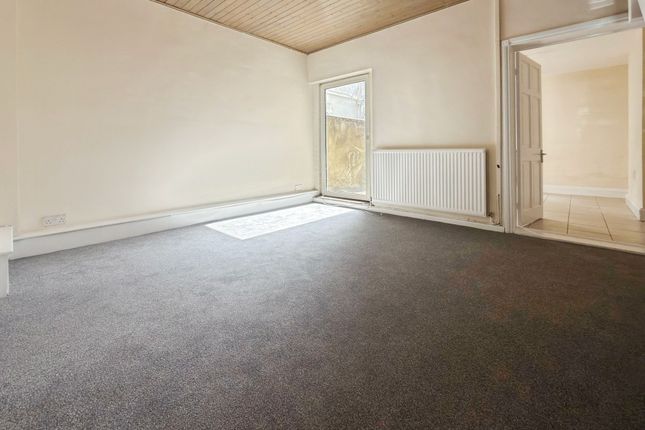 42 Curtis Street, Swindon photo 3