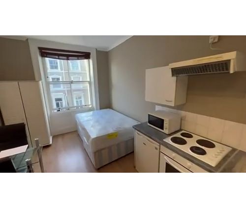 Thumbnail Room to rent in Hogarth Road, London