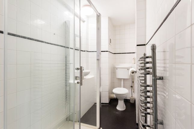 Flat for sale in Forty Acre Lane, London