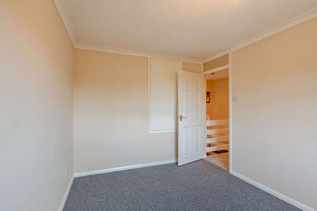 24, Falcon Close, Nuneaton photo 2
