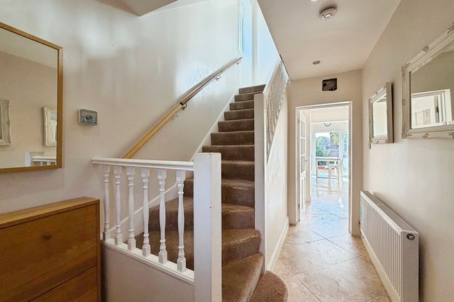 19, Maple Grove, Stratford-Upon-Avon photo 2