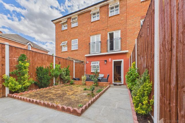 13, Merrick Close, Stevenage photo 4