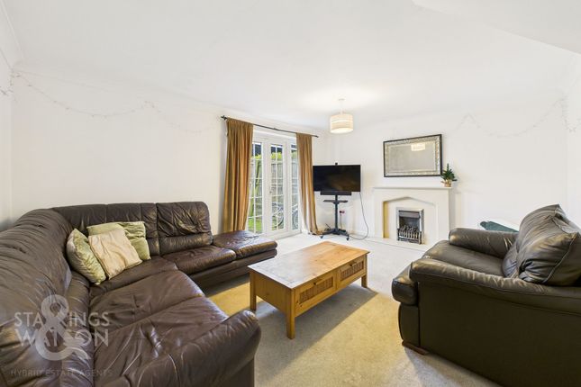 60 Whistlefish Court, Norwich photo 2