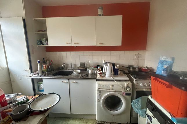 18, Valleyside, Swindon photo 5