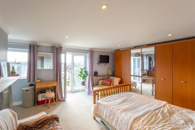 10, Flora Gardens, Helston photo 3