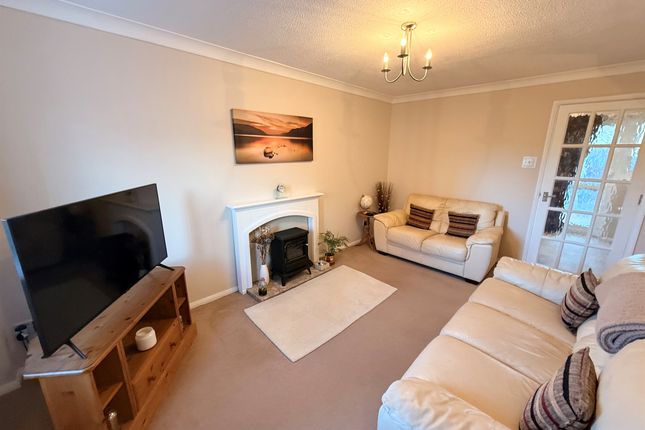 29, Ashmead, Yeovil photo 4