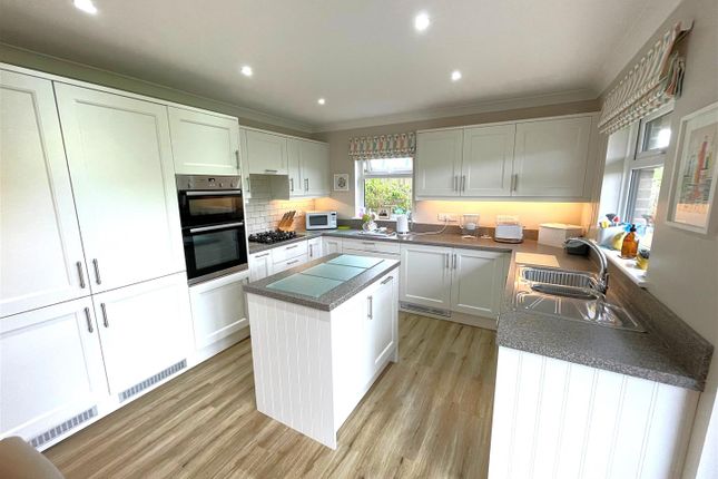 32, Coombe Park, Ventnor photo 2