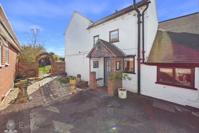 Hall Green, 94 Church Road, Burton-on-Trent photo 2