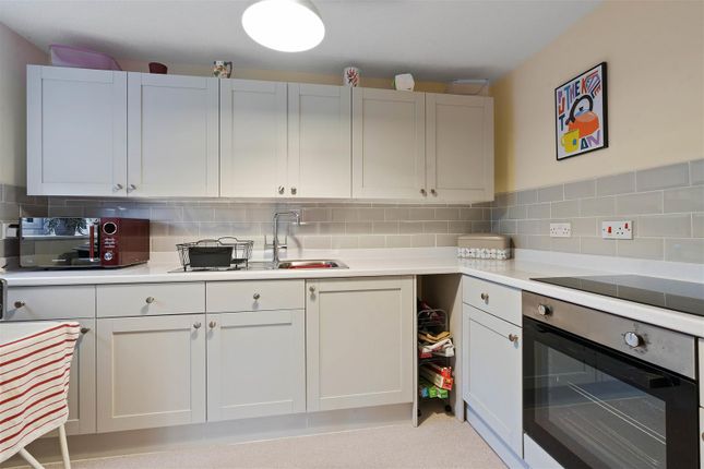 Flat 215, Aylesdene Court, Osborne Road, Coventry photo 4