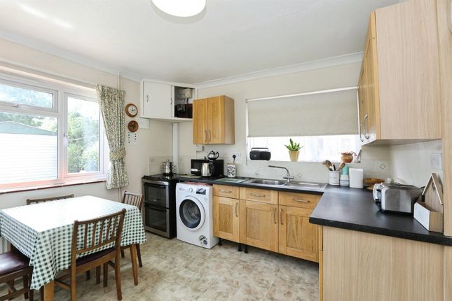16, Cavendish Close, Horsham photo 4