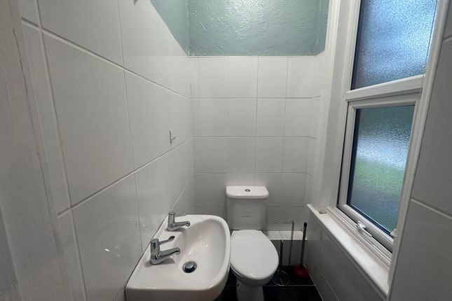 Room 4, 2 London Road, Balderton, Nottingham photo 5