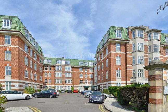 Flat for sale in Haven Green Court, London