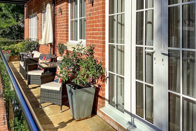 Flat 3,, 128, Saxby Court, Aldenham Road, Hertfordshire photo 3