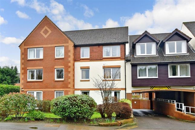 Thumbnail Flat for sale in Linkfield Lane, Redhill, Surrey